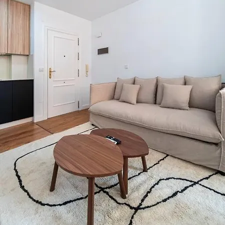 Cozy In With Views Apartment