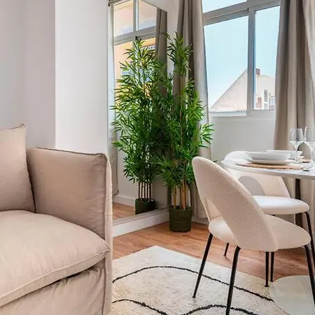 Cozy In With Views Apartment